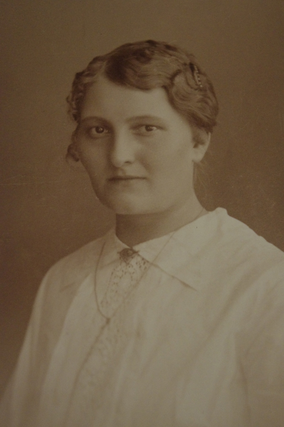  Ester Albertina Eriksson 1898-1971